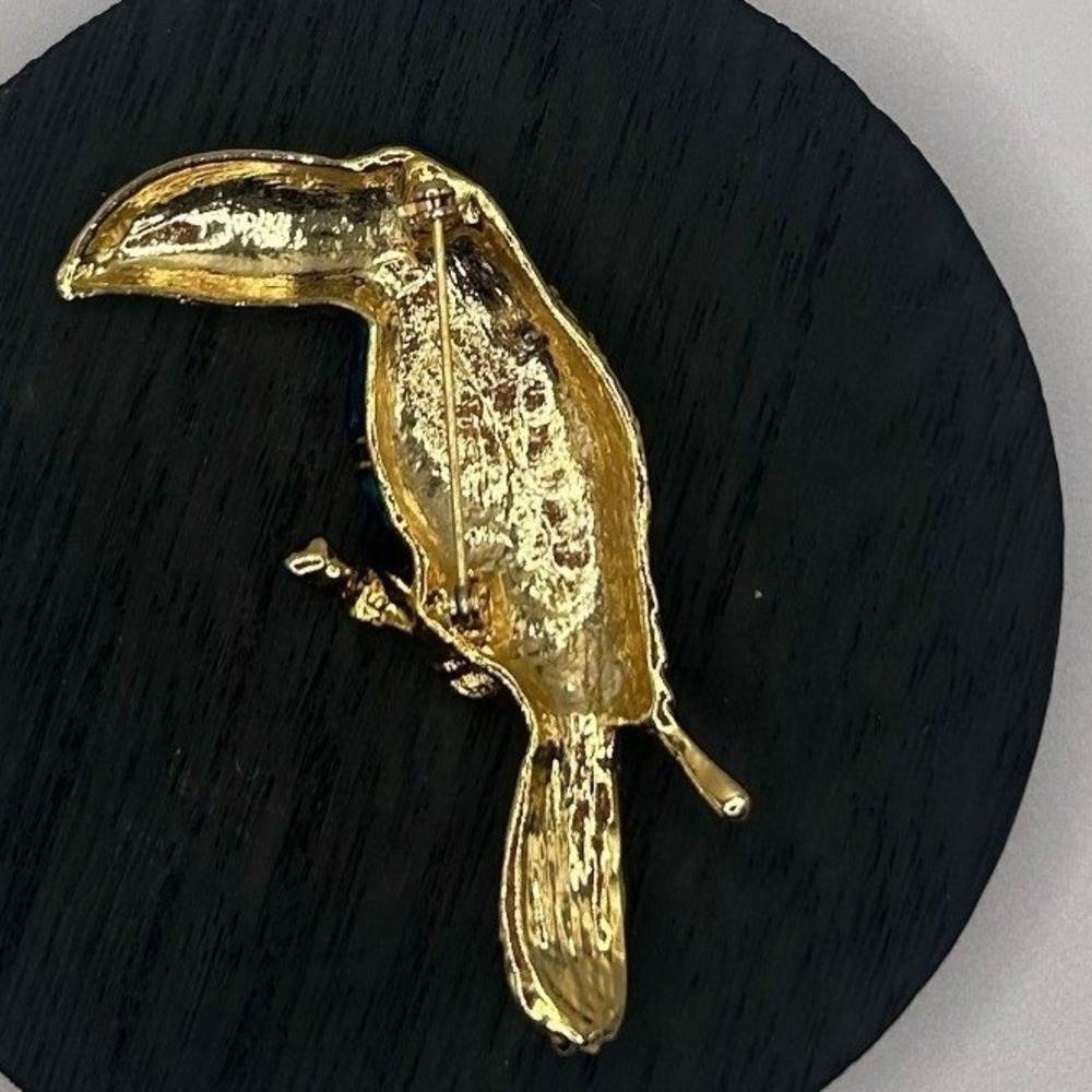 Vibrant Enamel Toucan Bird Brooch Pin Gold Tone Colorful Tropical Jewelry#309 - Picture 2 of 3